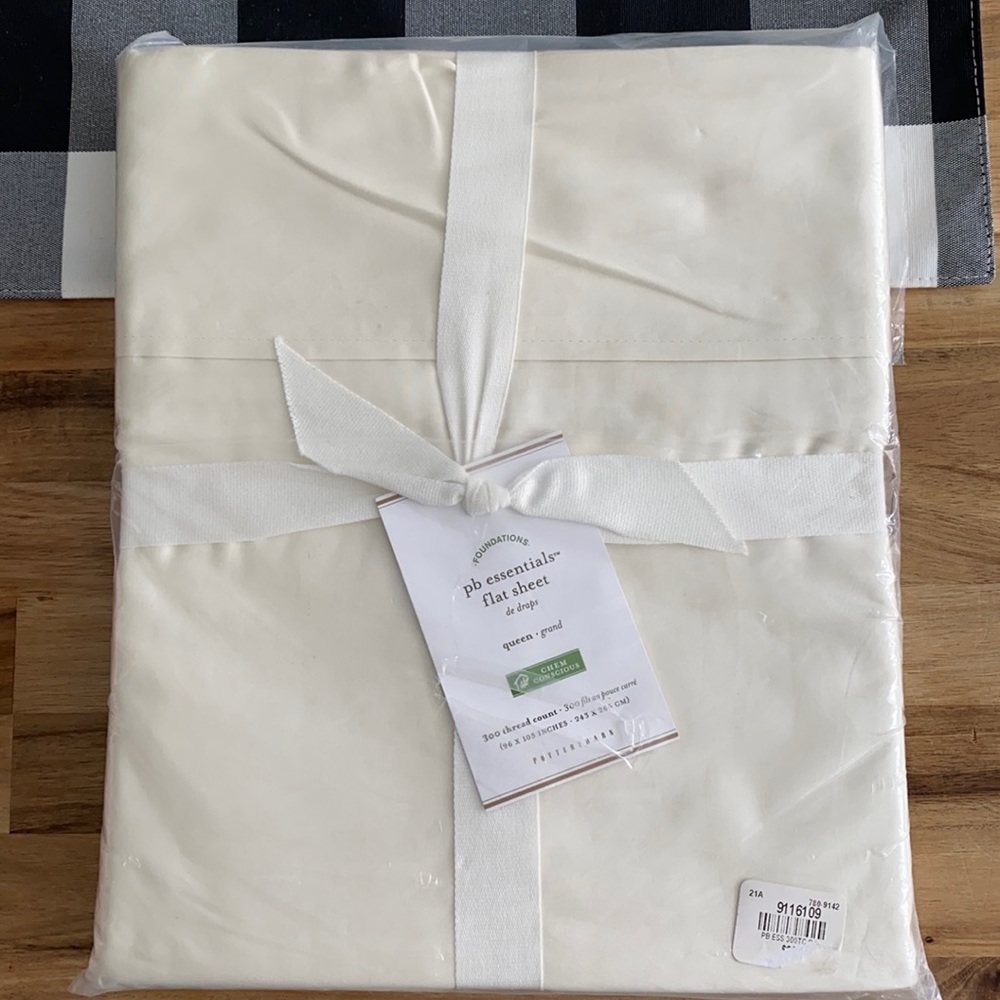 Pottery Barn NWT ESSENTIALS FLAT SHEET CREAM COLOR 300 THREAD COUNT